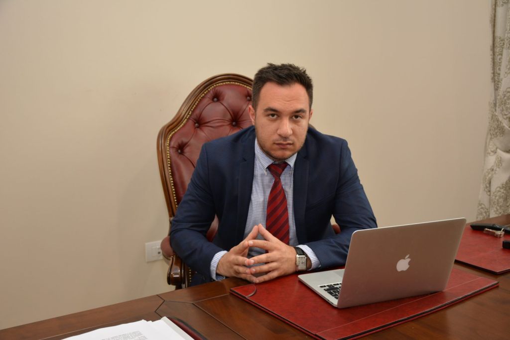 Transportatorii trag camioanele pe dreapta ?!