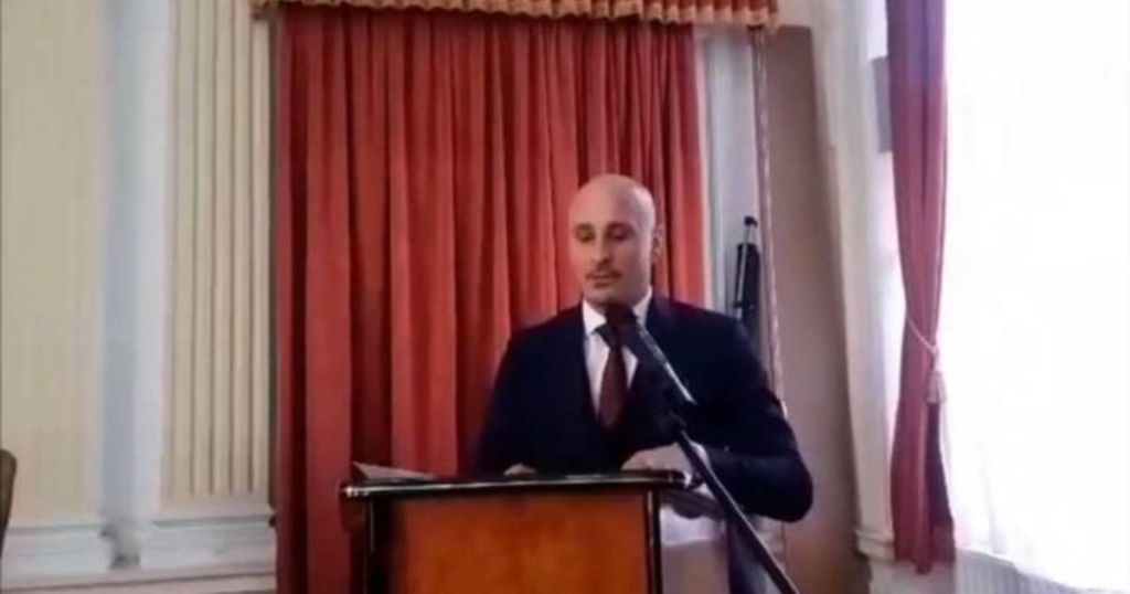 Prefectul de Bihor isi pune medicii in cap