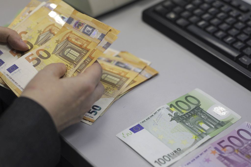 Se poate și în România? Plata ratelor ar putea fi suspendată