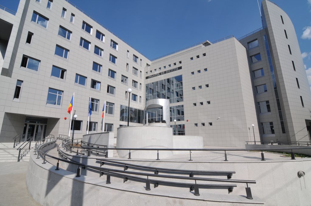 Tribunalul Iași susține că avocatul care era să moară în sala de judecată a jucat teatru