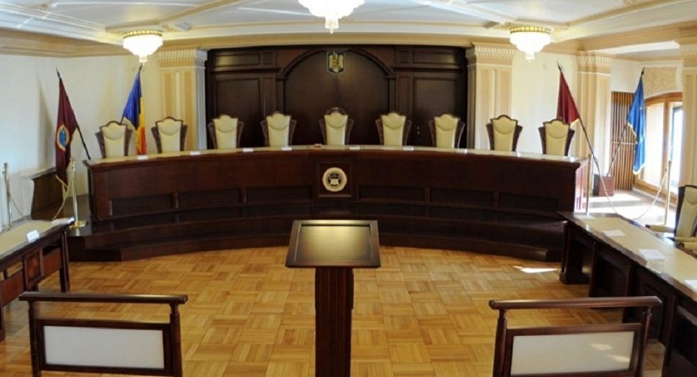 La loc comanda: legea pentru amânarea ratelor la bănci atacată la CCR
