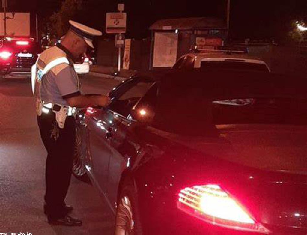 Polițist drogat și fără permis, la volan!