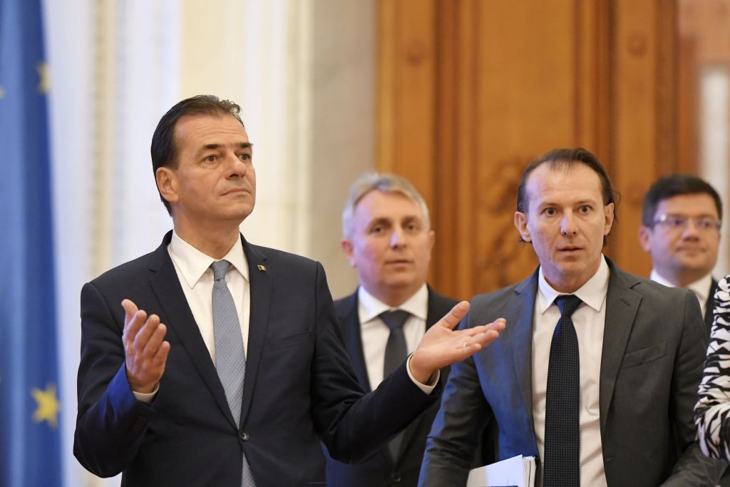 Românii scapă de ratele bancare în baza declarației pe proprie răspundere