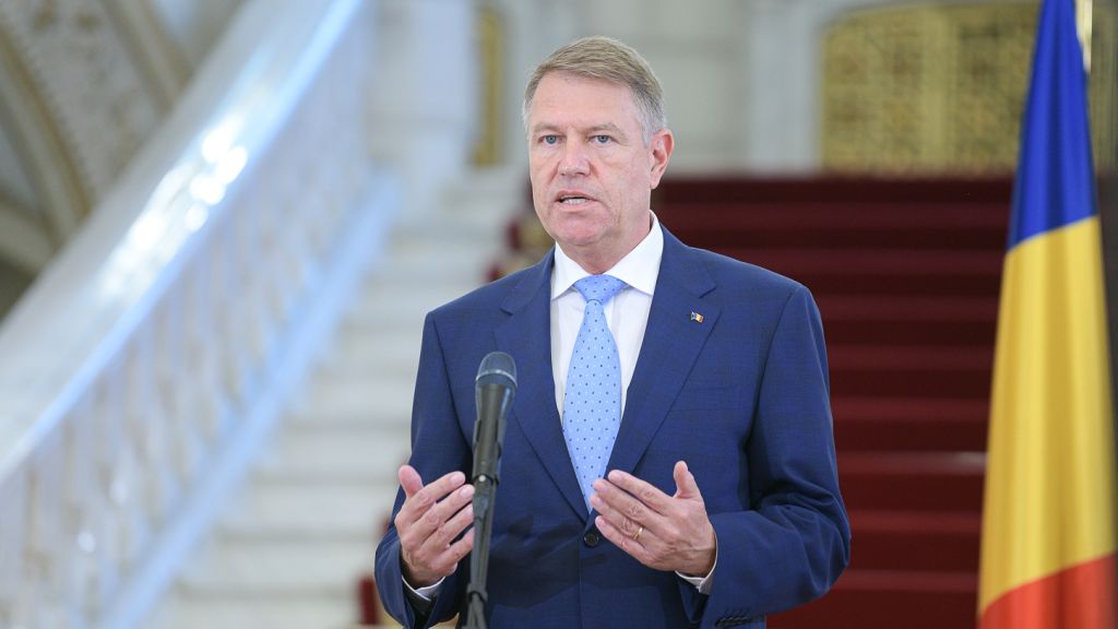 Vârstnicii pot ieși de două ori pe zi din case, iar elevii nu se întorc la școală