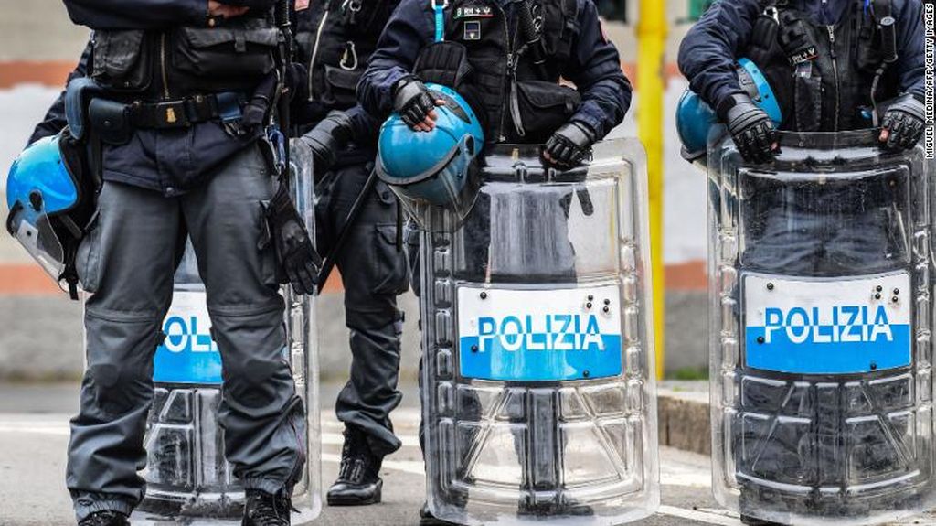 Trei şefi ai mafiei italiene au fost eliberaţi din închisoare din cauza pandemiei de Covid-19. Urmează eliberări și în România?