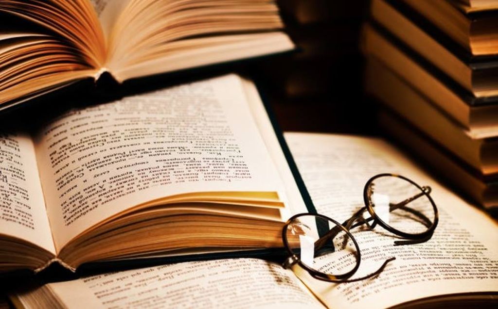 Haz de necaz – Literatură de sezon