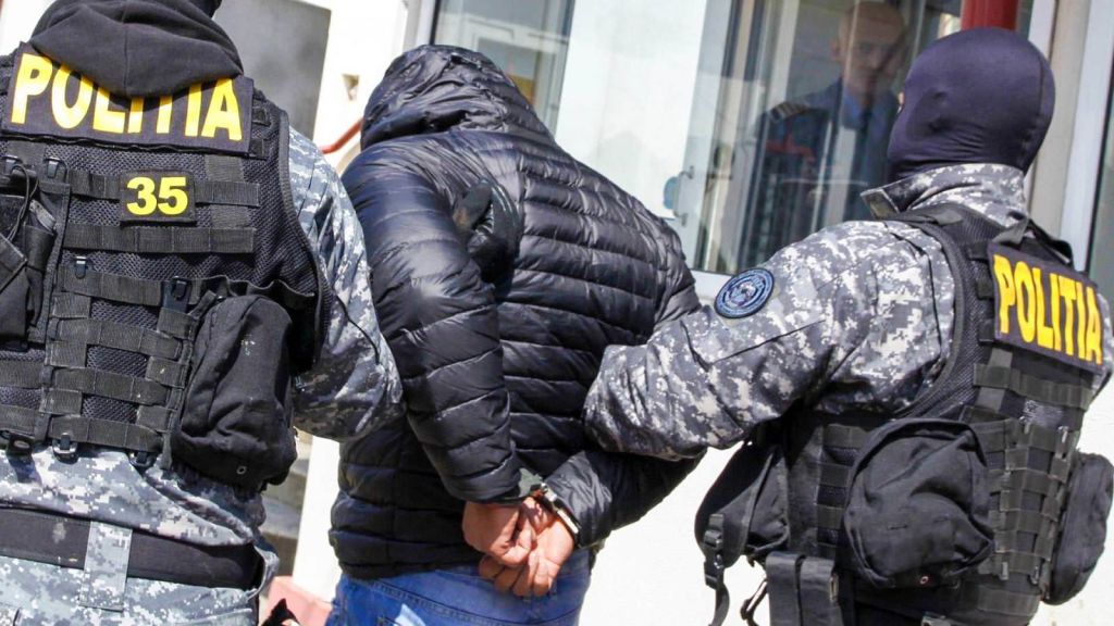 Patru hunedoreni arestați preventiv după scandalul cu Poliția