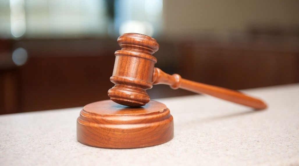 Pușcărie pentru contracte ”cu dedicație”. Sechestru de peste 40 de milioane de lei