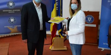 O petiție semnată de 18.000 de cetățeni pentru desființarea Secției pentru  Investigarea Infracțiunilor din Justiție, înmânată ministrului Justiției