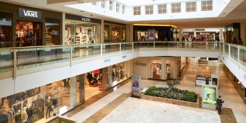 Ministrul de Finanţe: „Mall-urile se vor putea deschide din 15 iunie”. Ce condiţie trebuie îndeplinită