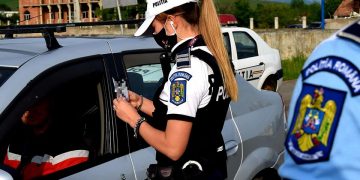 Sute de amenzi pentru nerespectarea normelor de protecție anti-COVID în baruri și cluburi, pe plaje și terase
