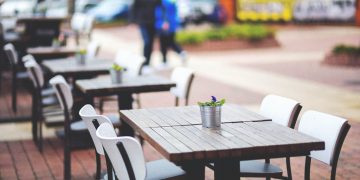 Patronatele din turism vor să dea în judecată Guvernul, dacă restaurantele din hoteluri nu se deschid pe 15 iunie
