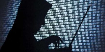 Violenţa cibernetică, incriminată printr-o lege adoptată de Parlament. Sunt pedepsite ameninţările online şi distribuirea de imagini intime