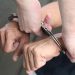 A bătut cu burlanul doi septuagenari, i-a jefuit, după care a sărit să lovească o femeie
