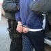 Tâlhărie între adolescenți | Un salontan a fost arestat după ce i-a furat lănțișorul unui localnic
