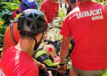 Accident în Munții Bihorului | O turistă, în pericol de hipotermie după ce a căzut în apa rece de 10 grade, pe Cheile Galbenei