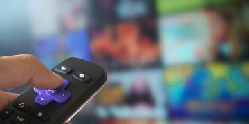 Programe Digi și HBO, piratate și distribuite către zeci de mii de abonați. Ce profit URIAȘ a realizat un român