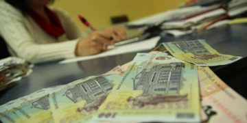 Trei ani de închisoare cu suspendare pentru casierița care a luat peste 200.000 de lei din banii unui spital | Directorul financiar, condamnat pentru neglijență