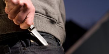 Afgan arestat în Bihor, după ce a ÎNJUNGHIAT un migrant care nu a vrut să treacă înot Crișul Negru spre Ungaria