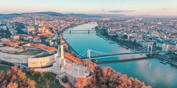 Suspendarea plății ratelor la credite, prelungită până în iulie 2021, în Ungaria | Firmele închise temporar din cauza pandemiei, scutite de impozite