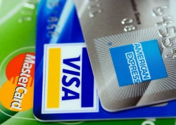 Plăţile online cu cardul, reguli noi din acest an