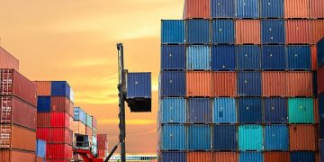 Exporturile și importurile, în scădere după primele zece luni ale anului