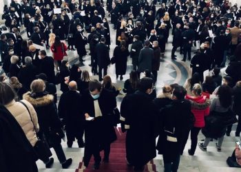 #alăturideRobert | Sute de avocați au protestat la București și Satu Mare