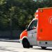 Șoferul unei ambulanțe private a rămas fără permis după ce a fost prin conducând cu 142 km/h