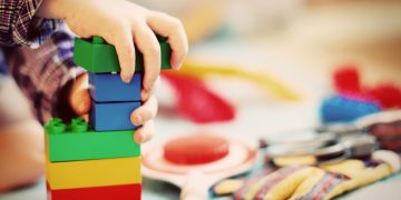 Banii plătiți angajaților pentru taxele de grădiniță ale copiilor acestora pot fi DEDUȘI din impozit