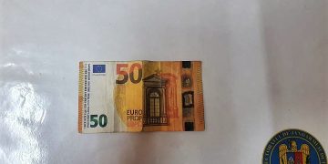 O nouă bancnotă de 50 de euro FALSĂ, descoperită în Oradea