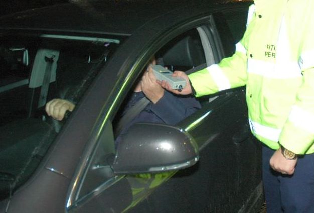 HP admisă | Fapta de a încredinţa vehiculul unei persoane despre care ştia că se află sub influenţa alcoolului