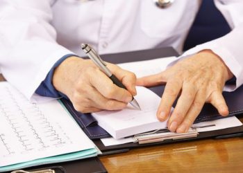 Acordul dintre DIICOT Oradea și o doctoriță acuzată că a emis peste 600 de rețete fictive, respins de Tribunalul Bihor