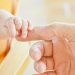 PROIECT: Durata concediului paternal ar putea crește de la cinci la zece zile