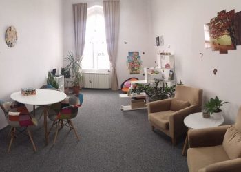 ”Camera Fluturilor”, locul plin de culoare amenajat pentru audierea copiilor la o instanță din România