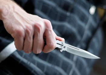 Afgan condamnat de Tribunalul Bihor la 5 ani și 11 luni de închisoare după ce a ÎNJUNGHIAT un migrant | Victima nu a vrut să treacă înot Crișul Negru spre Ungaria