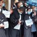 Protest MASIV al avocaților bihoreni | În jur de 100 de avocați au ieșit în fața Palatului de Justiție din Oradea