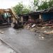 FOTO. Cu buldozerul în ”NATO” | Sesizată de pompieri și de DSP, Primăria Oradea a demolat improvizațiile dintr-o zonă rău famată a orașului