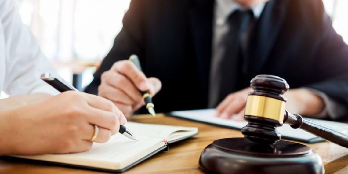 Legea care permite avocaților să dețină funcții didactice în învățământul superior și să predea elevilor de gimnaziu și liceu a fost PROMULGATĂ