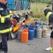 FOTO-VIDEO. Pericol de EXPLOZIE pe șosea | Mai multe butelii au căzut dintr-un autotren, la ieșirea din Oradea