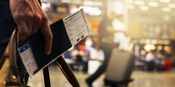 Noua listă a țărilor cu risc epidemiologic | Franța intră în zona roșie, alături de Grecia și Spania