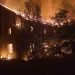 FOTO-VIDEO | Incendiu violent la fosta fabrică de tutun din Valea lui Mihai. Focul ar fi pornit de la o… țigară