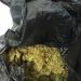 Droguri trimise cu microbuzul | Un bărbat a fost prins când ridica un colet cu droguri adus din Spania