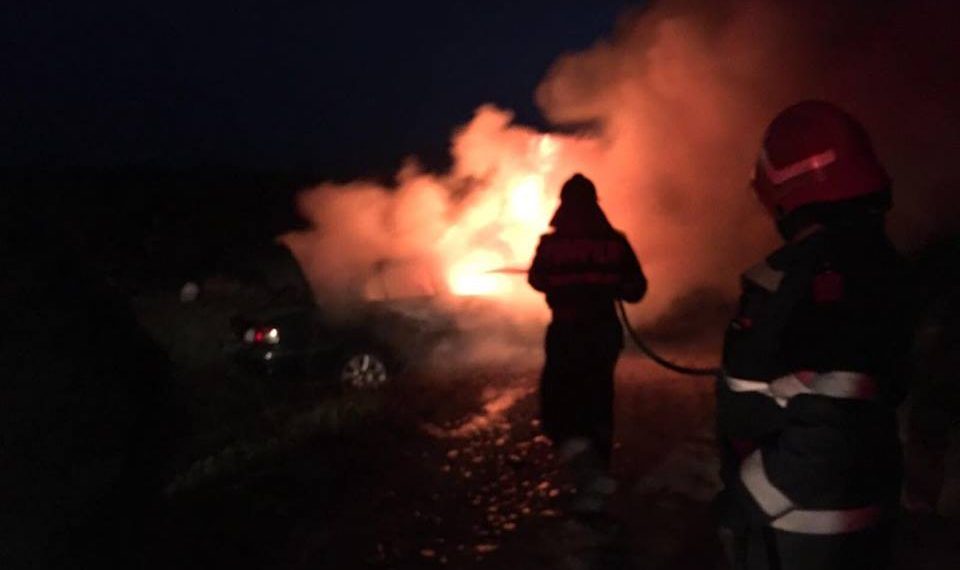 VIDEO. Bărbatul care a incendiat trei mașini pe Strada Aluminei din Oradea a fost prins