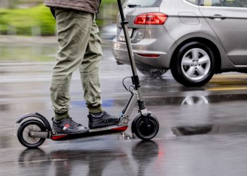 Trotinetele, scoase de pe trotuare | Care sunt condițiile tehnice minime pe care trebuie să le îndeplinească un astfel de vehicul