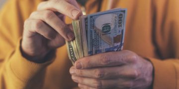Îmbogățiți în pandemie | Peste 15.000 de români au devenit milionari în dolari în 2020