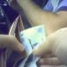 Tată și fiu, trimiși în judecată pentru dare de mită | Tatăl i-a oferit șpagă unui polițist ca să îi dea un telefon fiului său, aflat în arest