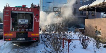 FOTO-VIDEO. Incendiu la un hotel din Băile Felix | Focul a izbucnit la sauna clădirii