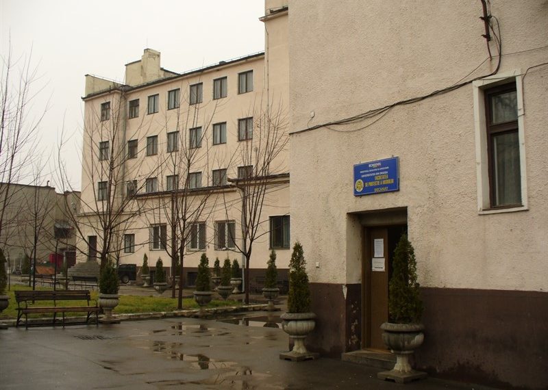 Fostul administrator al Facultății de Protecţia Mediului din Oradea și trei foşti studenţi, condamnați la închisoare cu suspendare | Fosta secretară șefă și un șef de lucrări au fost achitați