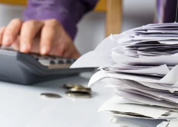 Peste 500.000 de facturi greşite la energie electrică au fost identificate de Guvern