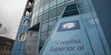 Procurorul Iulian Păncescu, din Parchetul General, acuzat că ar fi clasat dosarul unui magistrat, deși competența aparținea SIIJ, a scăpat de sancțiunea disciplinară | Surse: magistratul ”clasat” ar fi judecătoarea Crina Muntean, de la Tribunalul Bihor